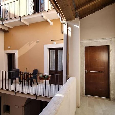Casa Castello 63 Guest House LʼAquila Esterno foto