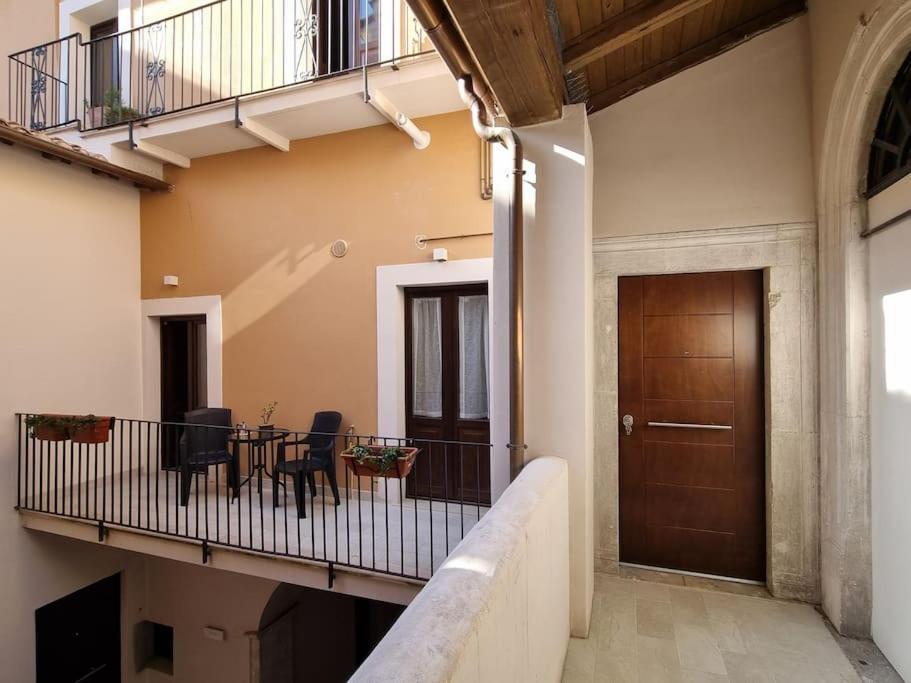 Casa Castello 63 Guest House LʼAquila Esterno foto